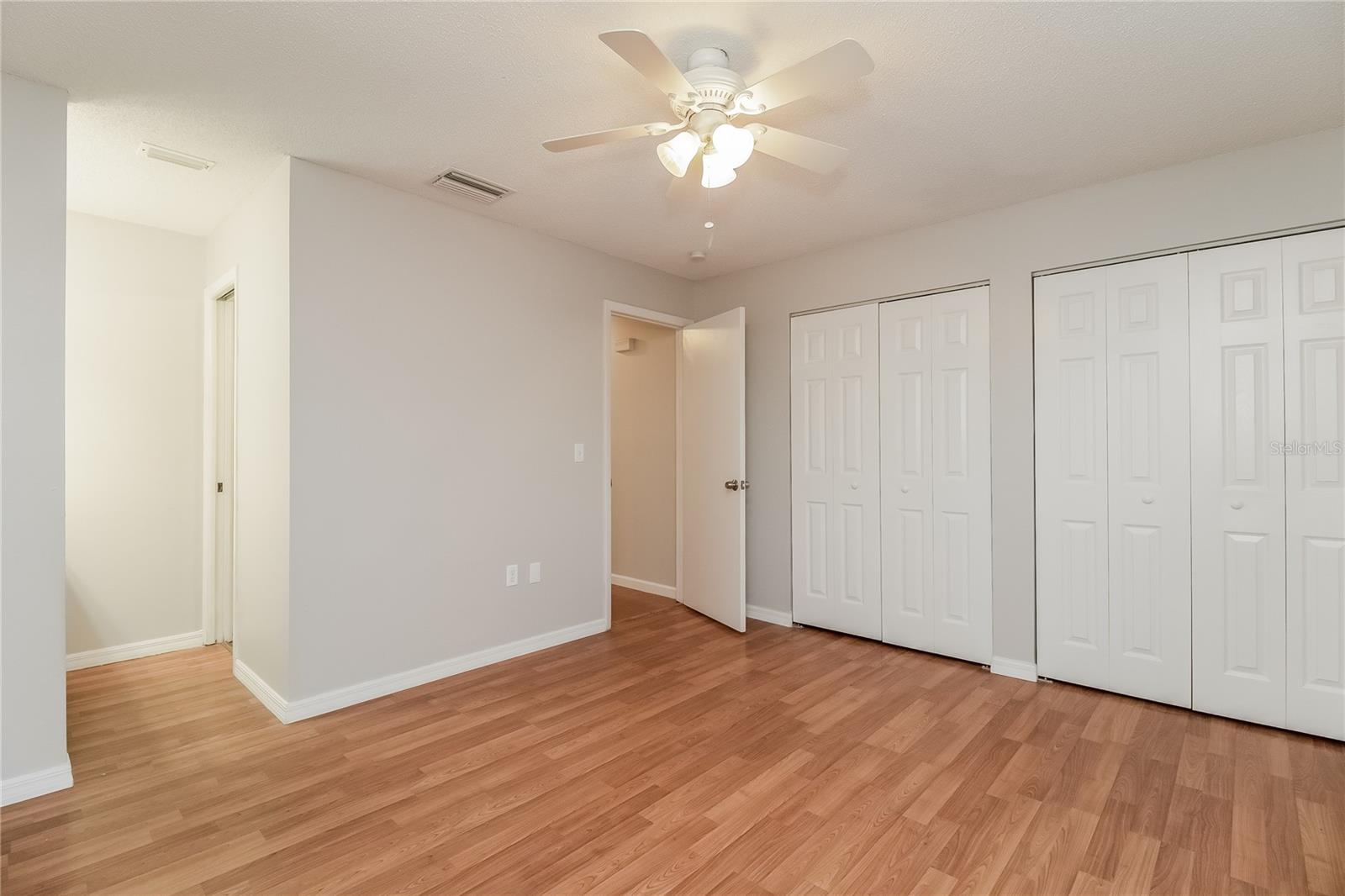 LAKEVIEW VILLAGE SEC L UNI - Residential Lease