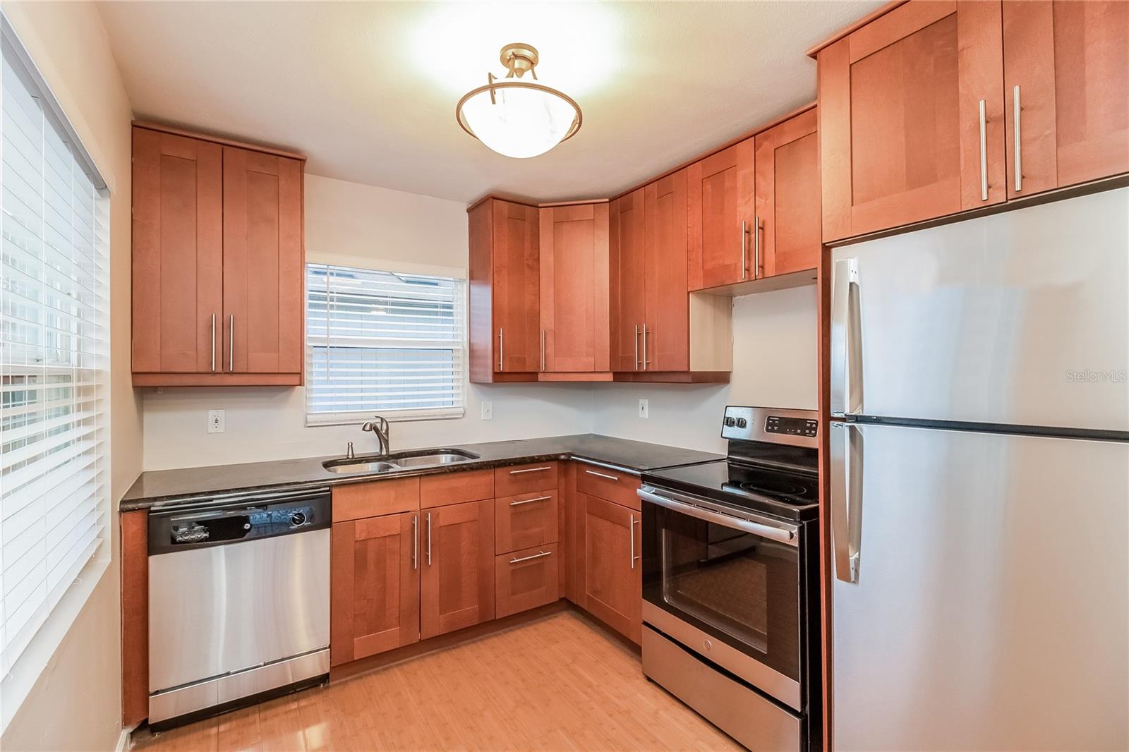 LAKEVIEW VILLAGE SEC L UNI - Residential Lease