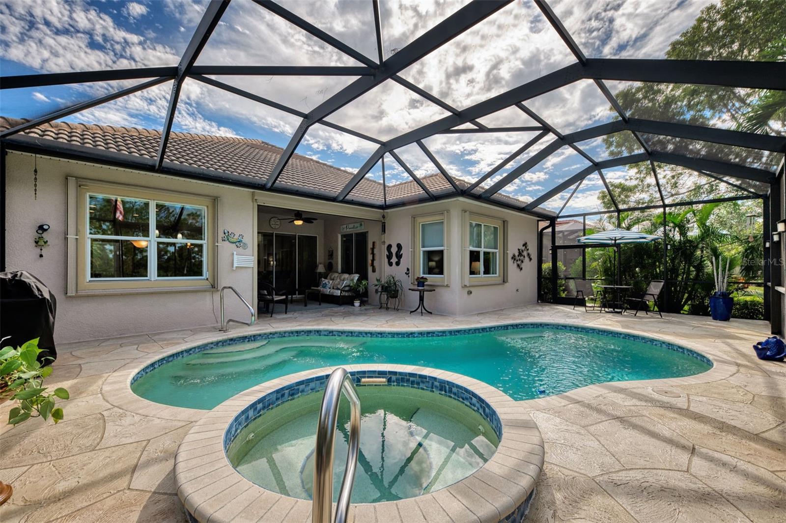 RIVERWOOD - Residential