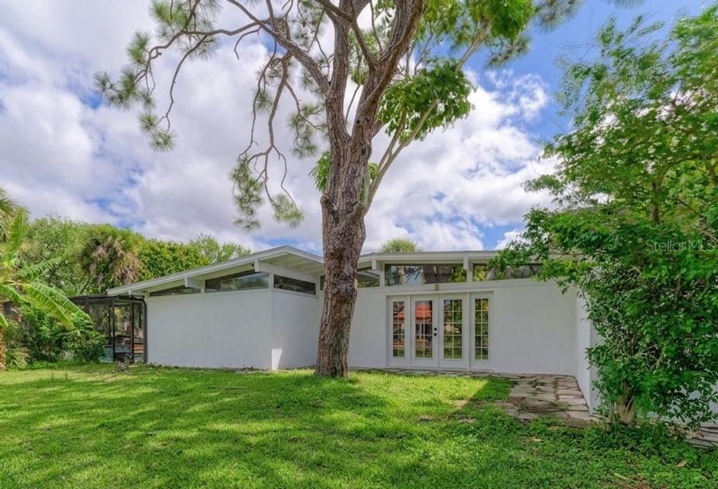 Photo of 315 Park Boulevard S, Venice, FL 34285 (MLS # A4689636)