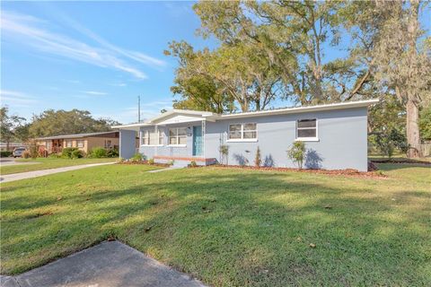 A home in LAKELAND