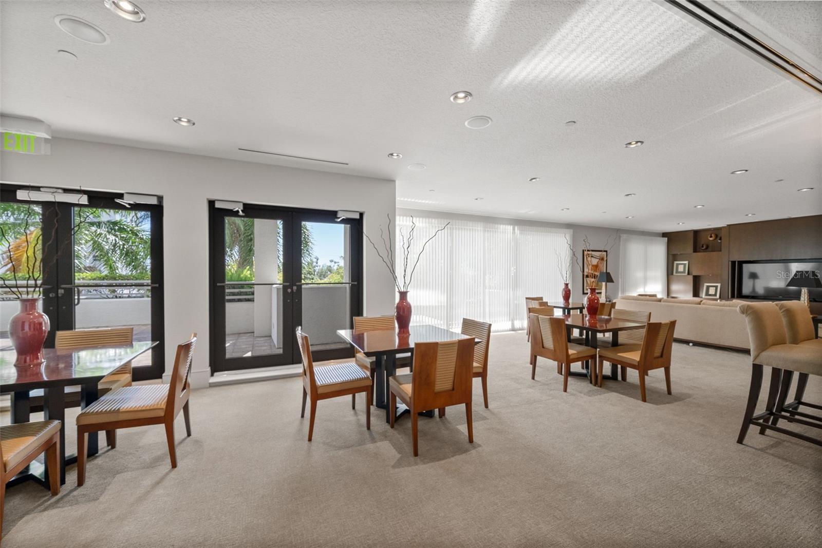 THE SAVOY ON PALM - Residential