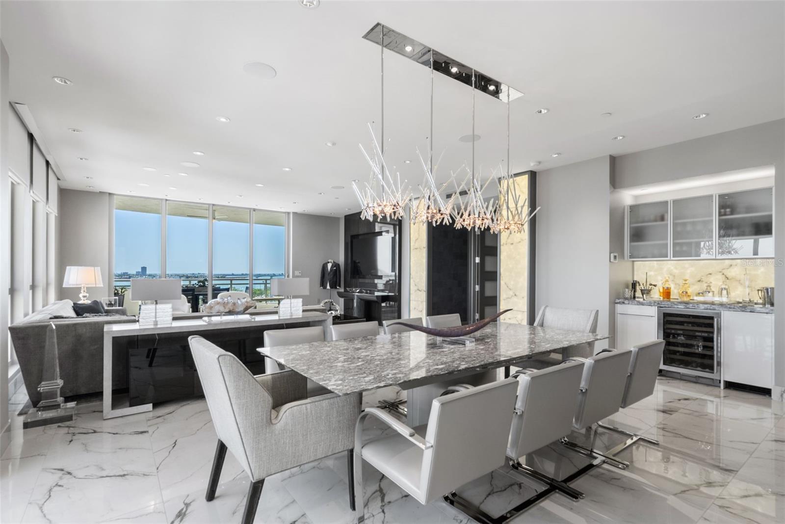 THE SAVOY ON PALM - Residential