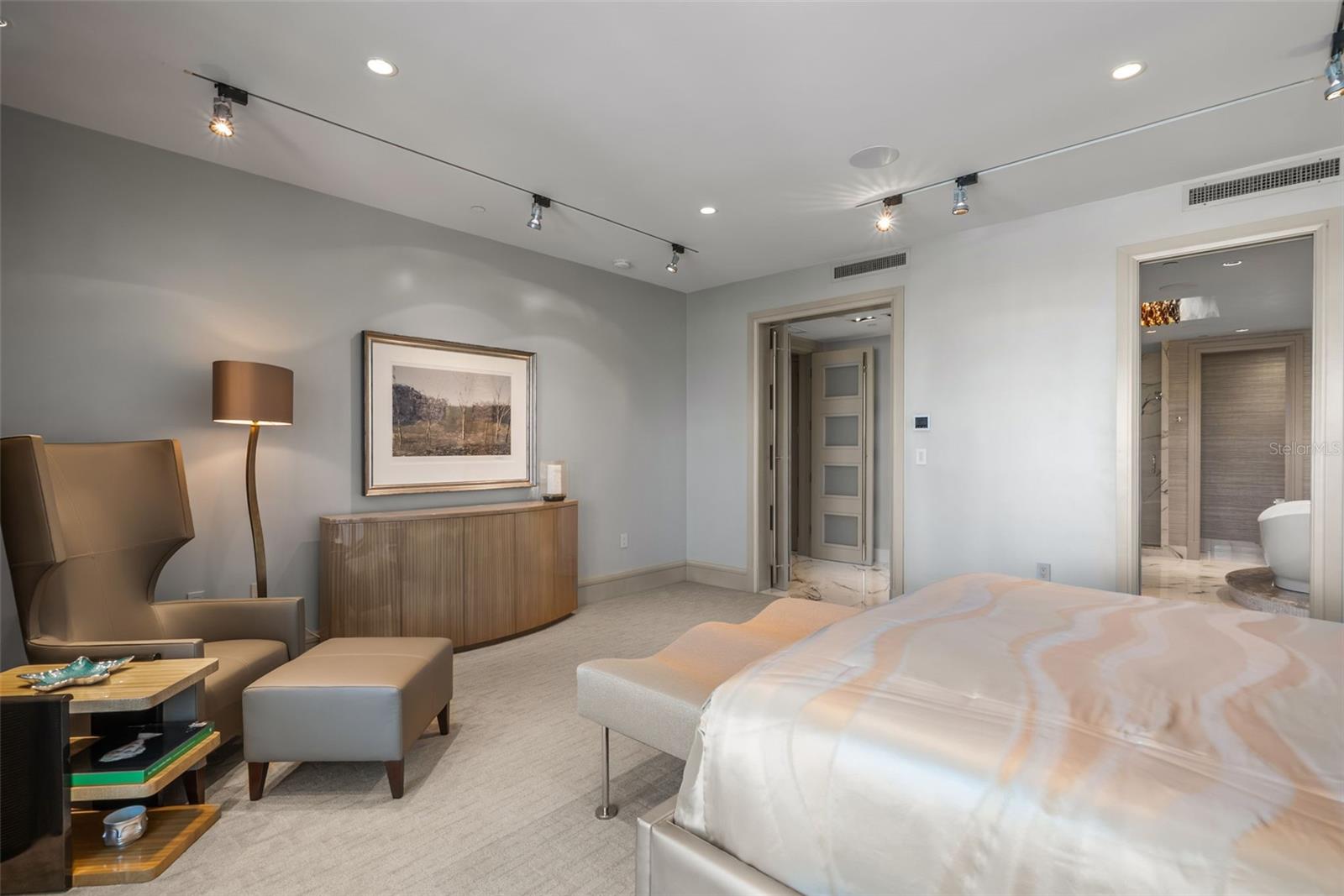 THE SAVOY ON PALM - Residential