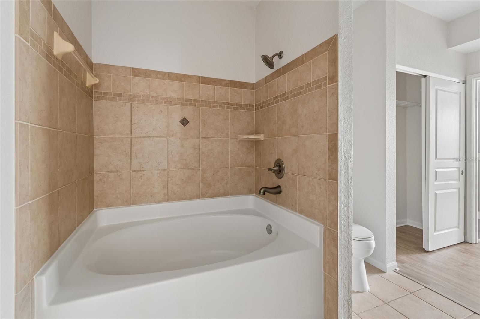 OXFORD PLACE AT TAMPA PALMS A - Residential Lease