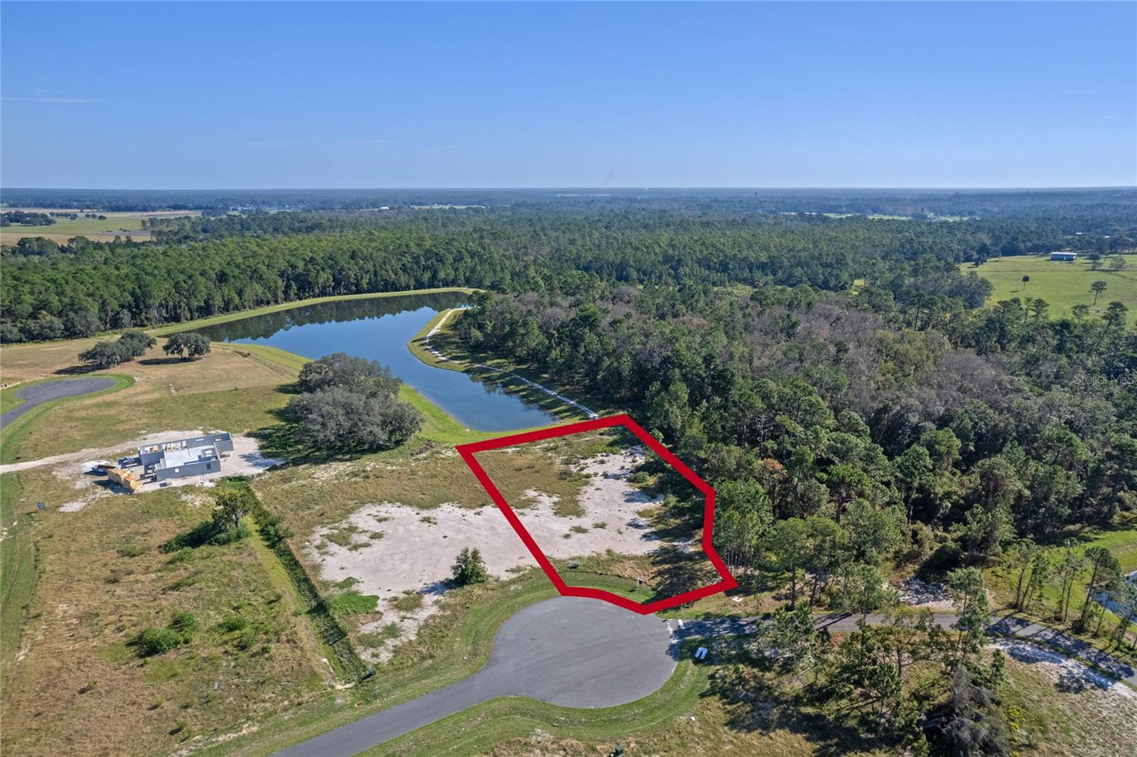 Take in picturesque views of Lake Dalhousie from your home, and make the most of community amenities, including water access and a convenient community boat ramp. Come and see how this exceptional property combines sophisticated features with a welcoming, tranquil setting.