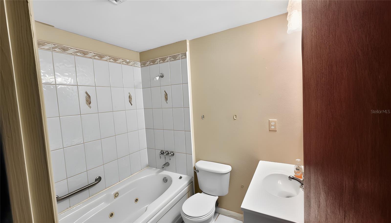 LAKEWOOD ESTATES - Residential