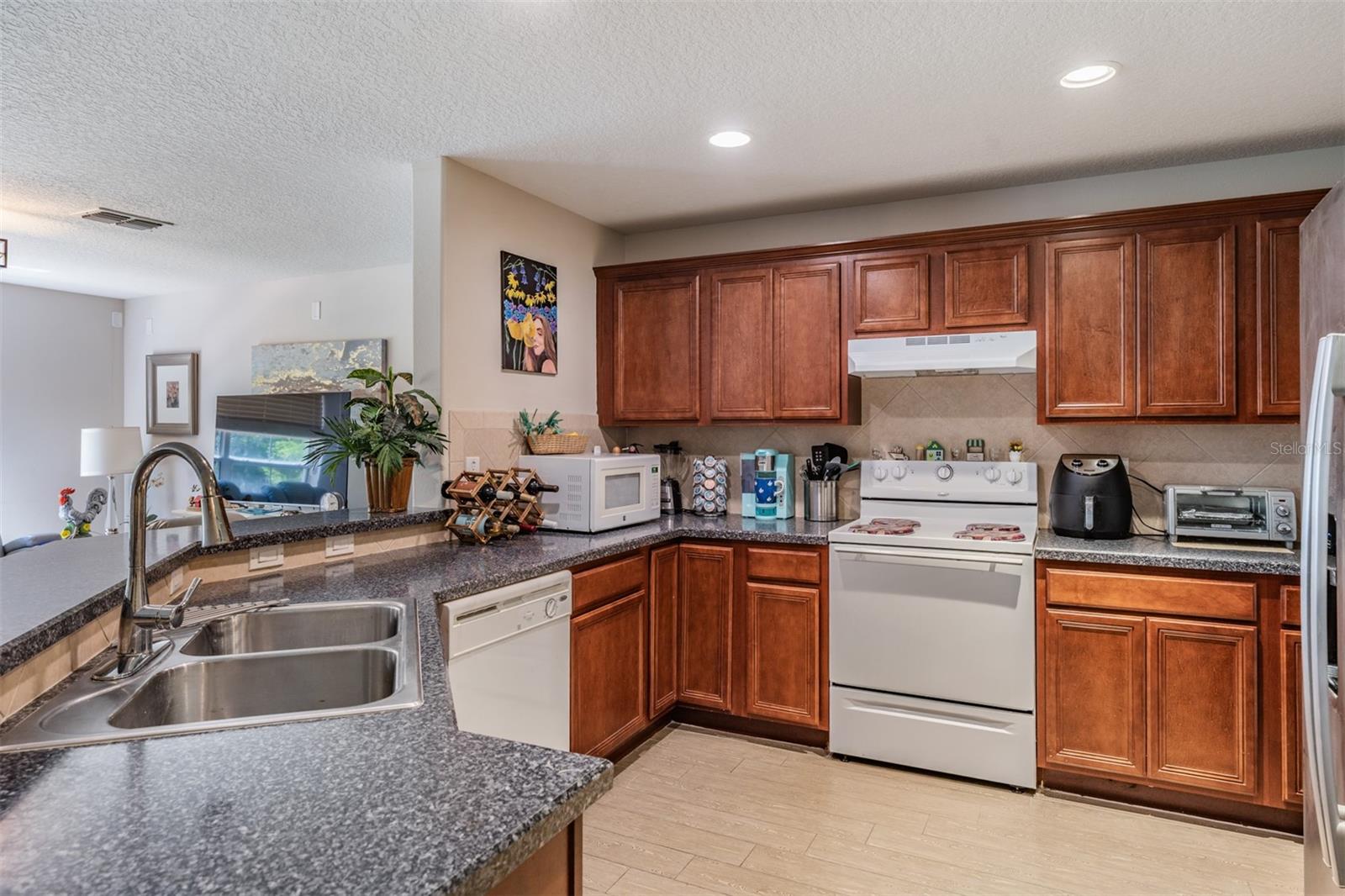 WEDGEWOOD TWNHMS - Residential