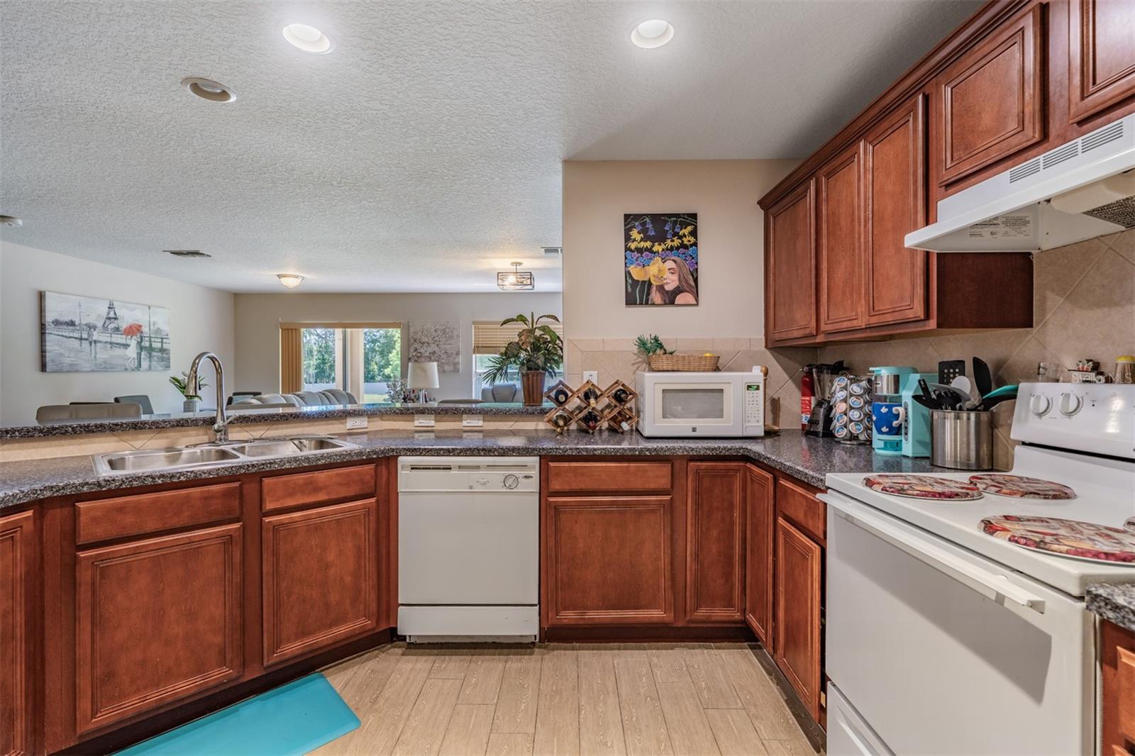 WEDGEWOOD TWNHMS - Residential