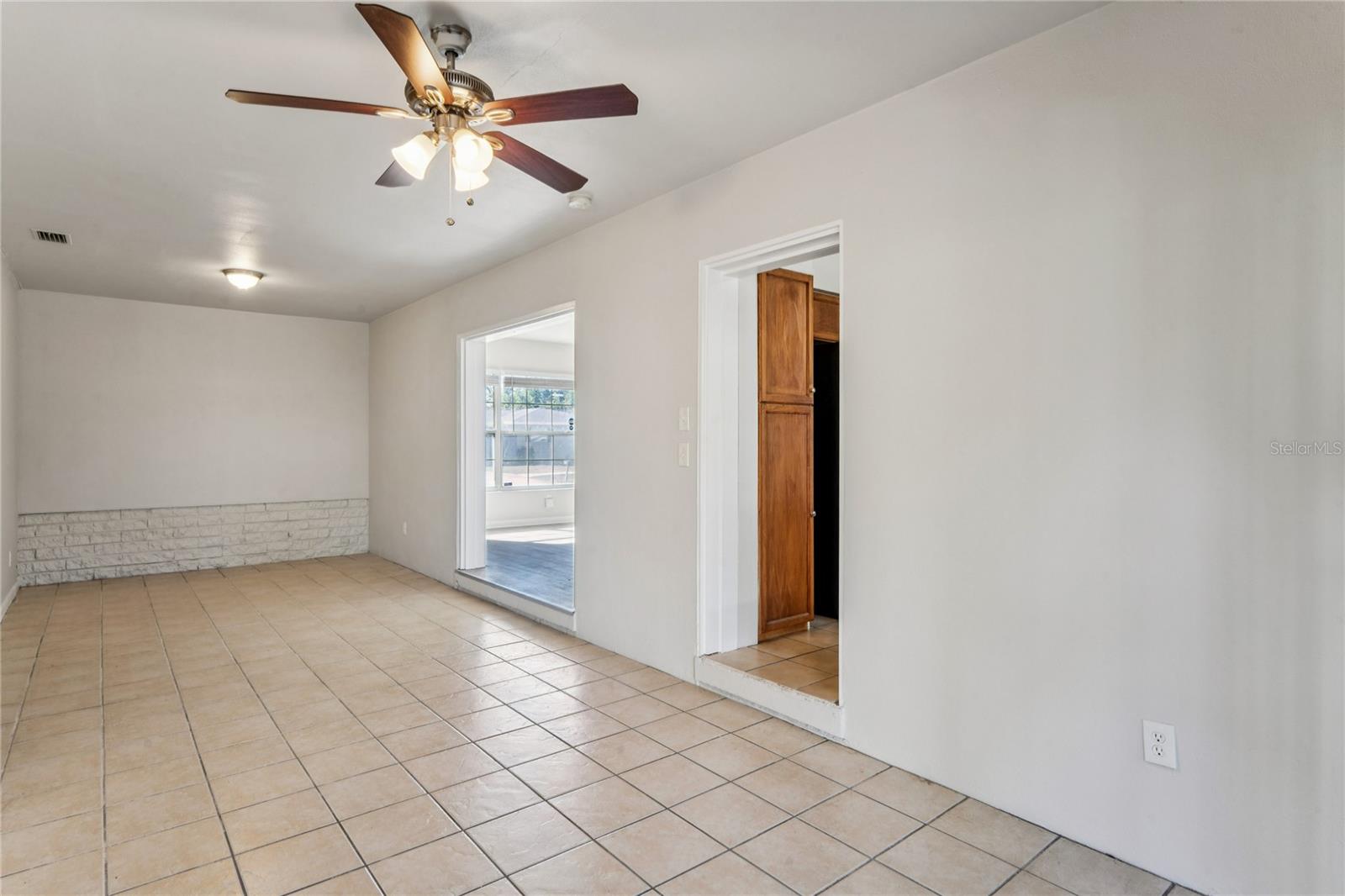 HIGHLAND TERRACE MANOR - Residential