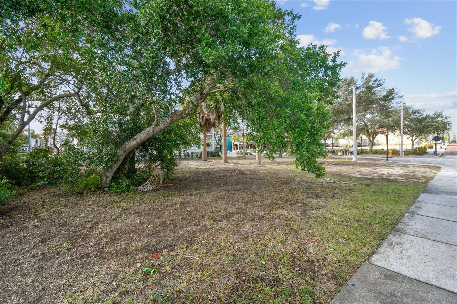 LITTLE GREECE - Commercial Sale