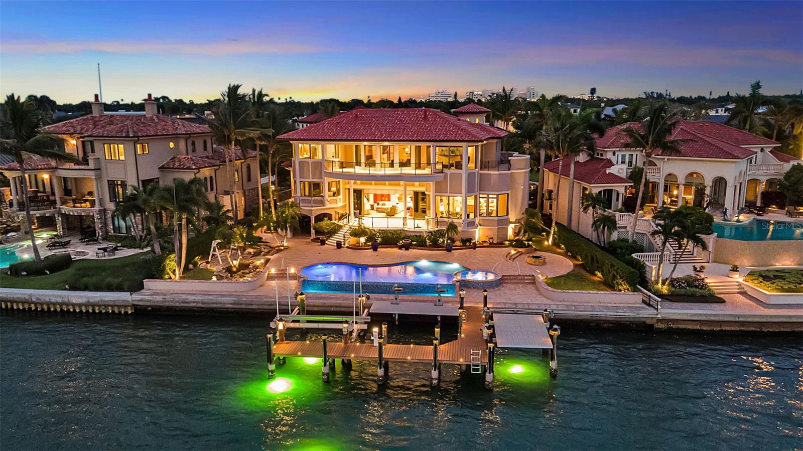 1372 HARBOR DRIVE