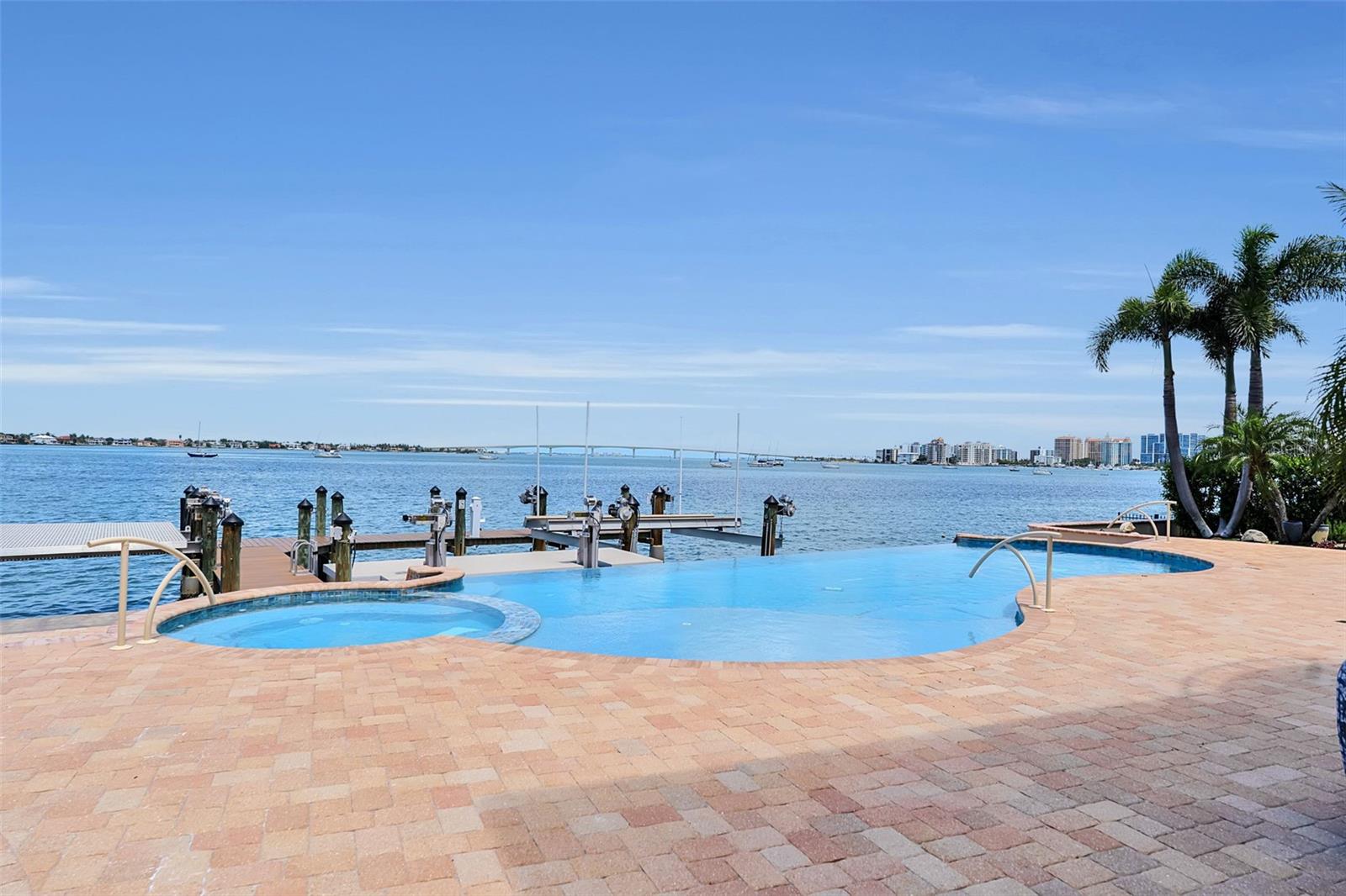 1372 HARBOR DRIVE