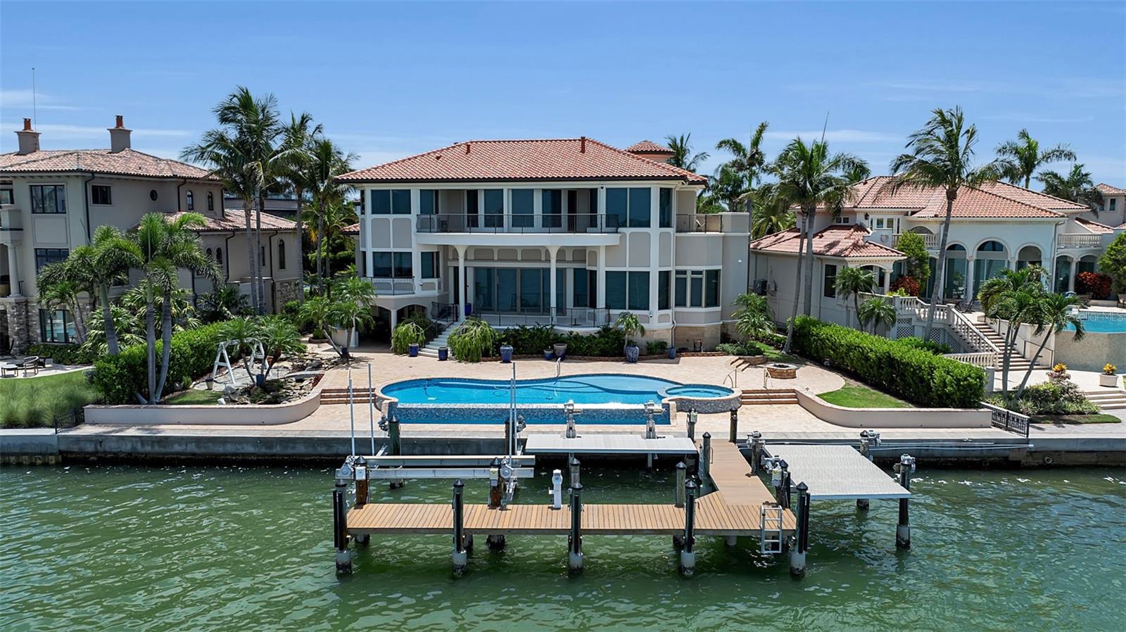 1372 HARBOR DRIVE