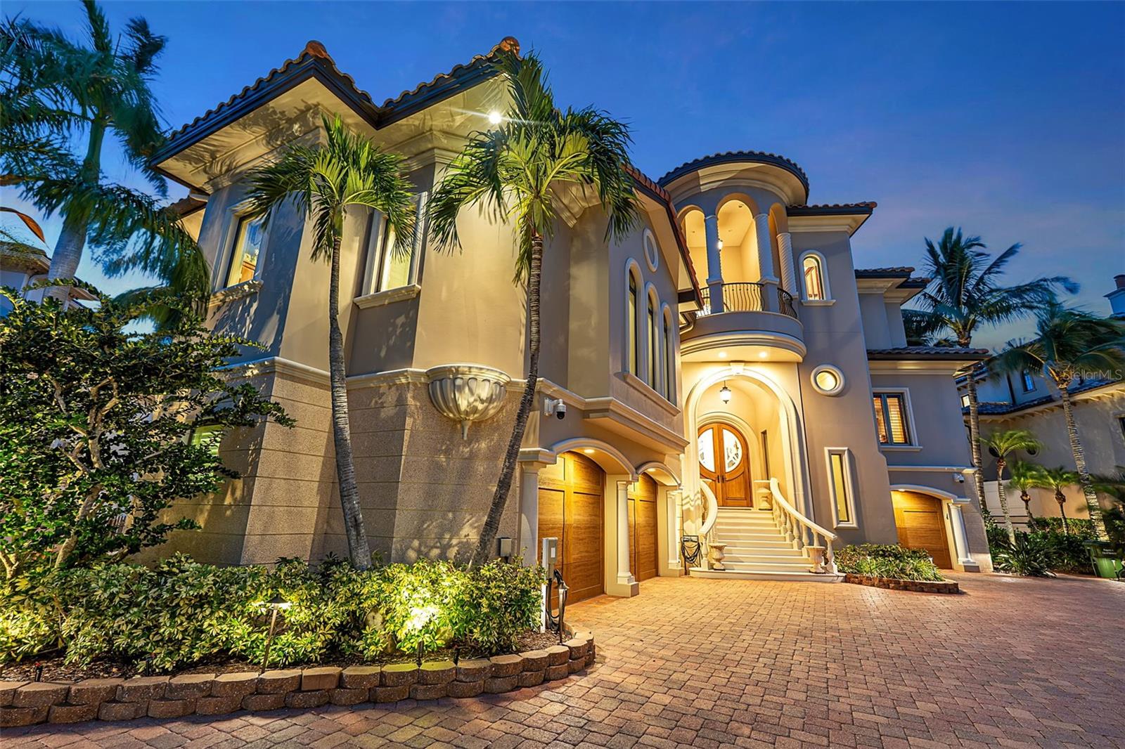 1372 HARBOR DRIVE