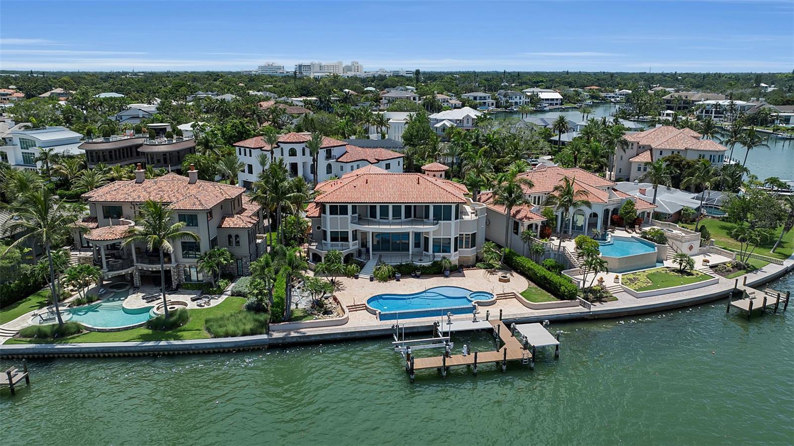 1372 HARBOR DRIVE