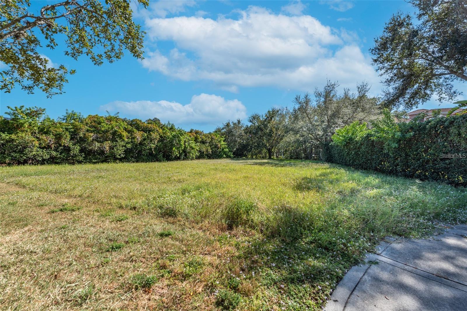 5913 LA ROSA LANE