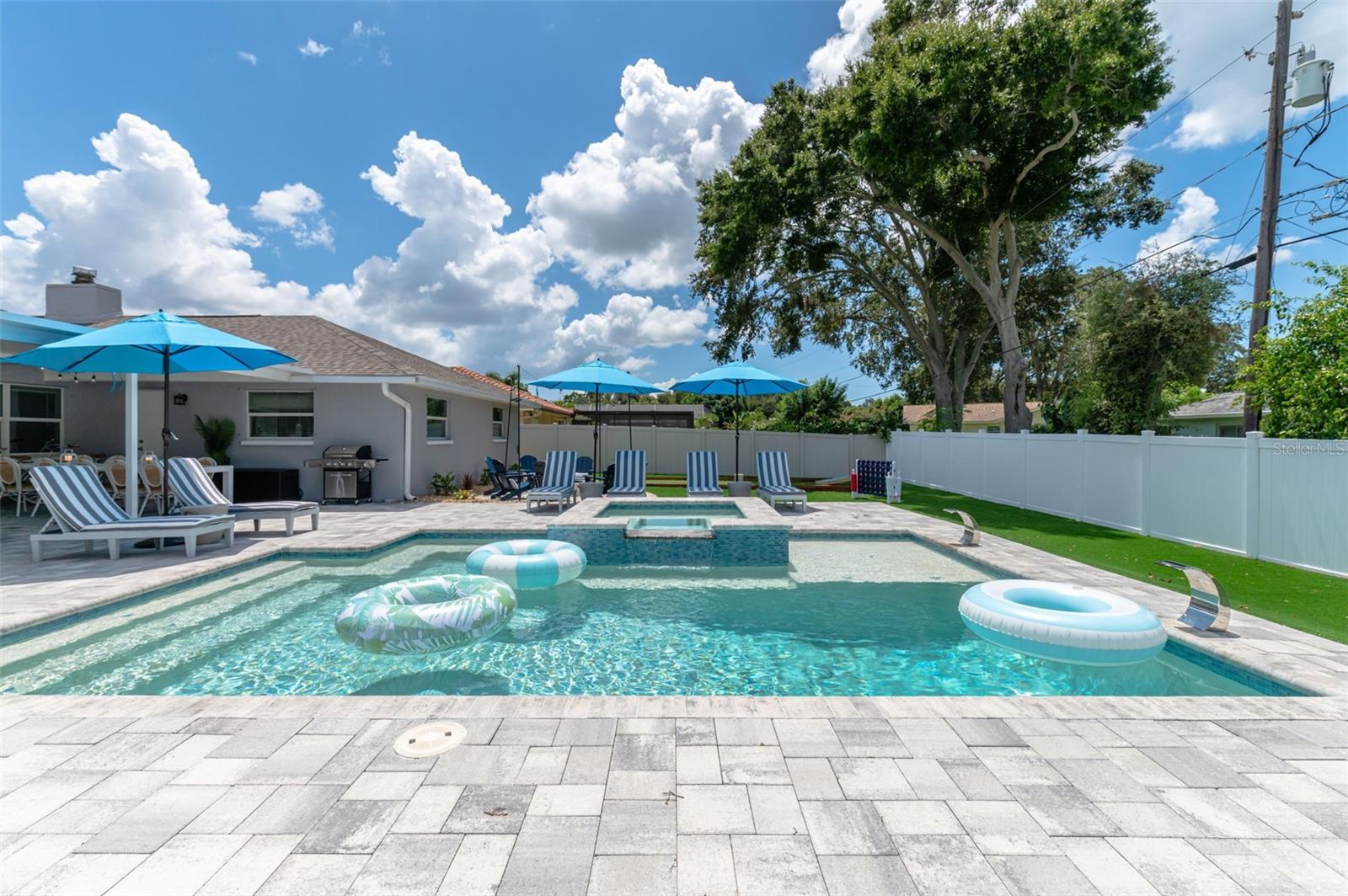 FOX COURT - Residential