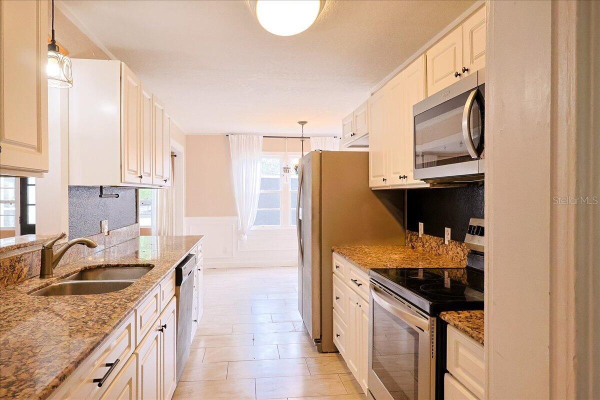 731 W VOORHIS AVENUE