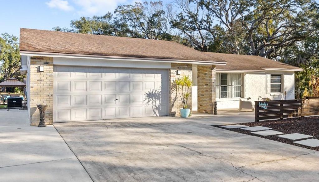 Photo of 95 Hickory Tree Road, Longwood, FL 32750 (MLS # O6378610)