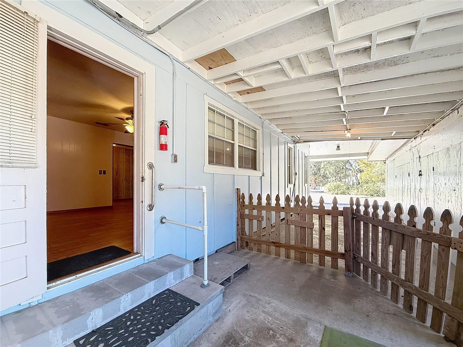 LADY LAKE CARLTORA - Residential