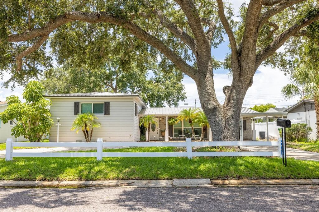 Photo of 4605 S Cooper Place, Tampa, FL 33611 (MLS # P4936734)