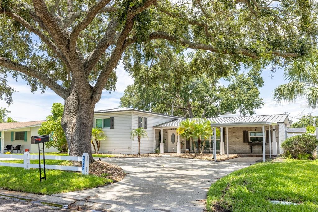 Photo of 4605 S Cooper Place, Tampa, FL 33611 (MLS # P4936734)