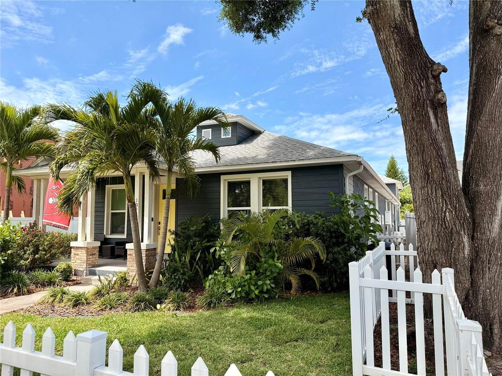 Photo of 1028 5th Street N, St Petersburg, FL 33701 (MLS # O6404517)