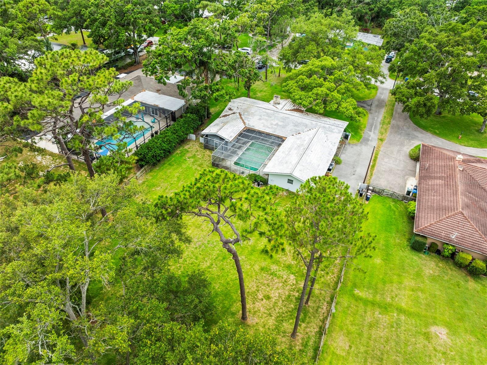 1675 ROBIN HOOD LANE