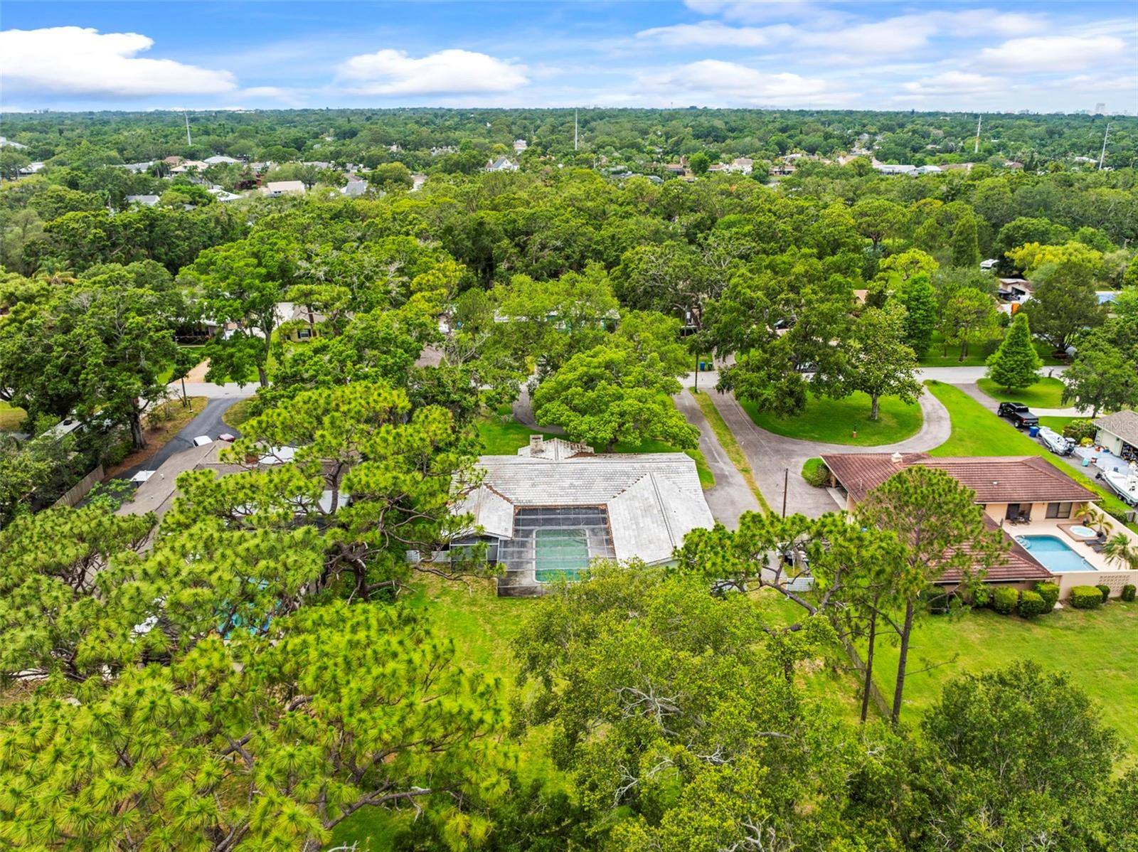 1675 ROBIN HOOD LANE