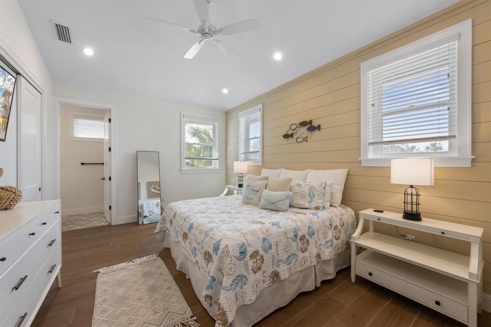 ISLAND RETREATS - Residential