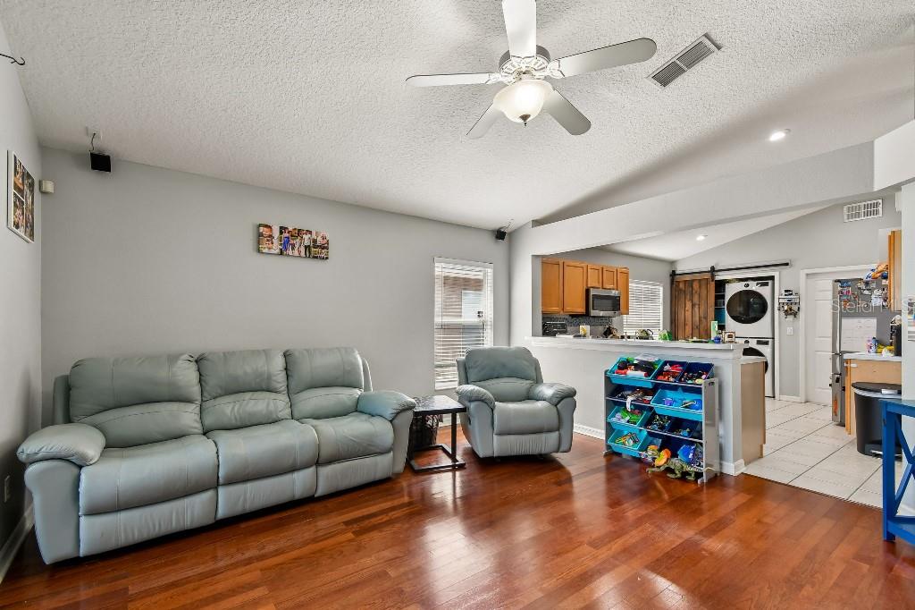 CEDAR GLEN OF ALOMA WOODS - Residential
