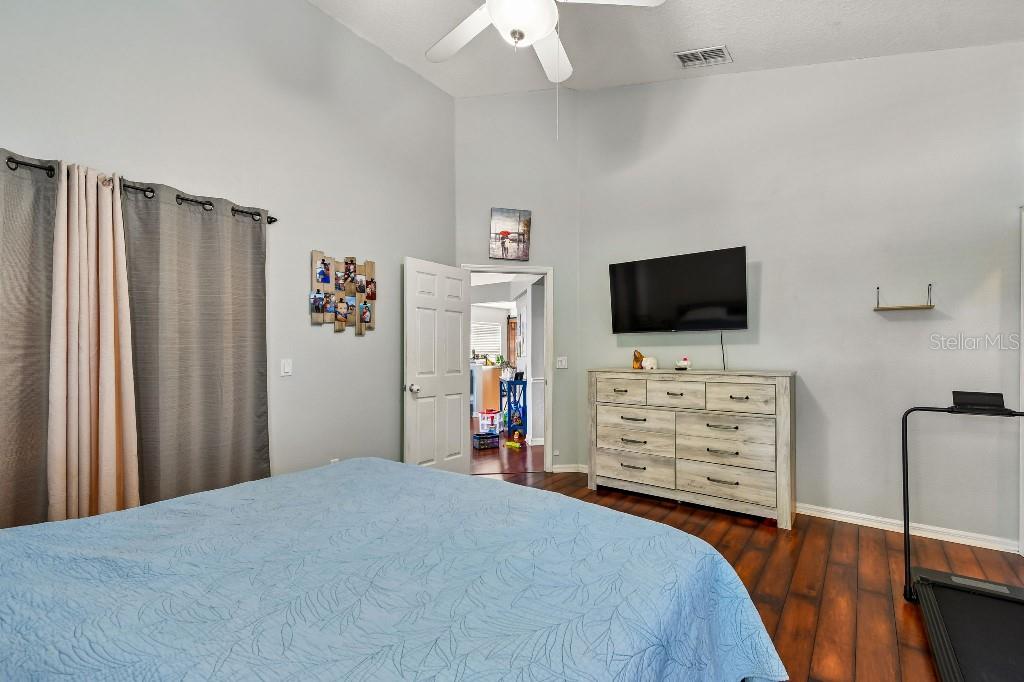 CEDAR GLEN OF ALOMA WOODS - Residential
