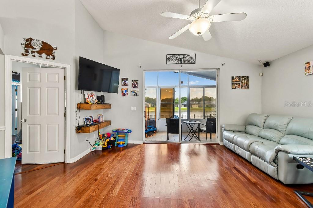 CEDAR GLEN OF ALOMA WOODS - Residential