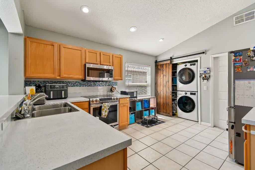 CEDAR GLEN OF ALOMA WOODS - Residential