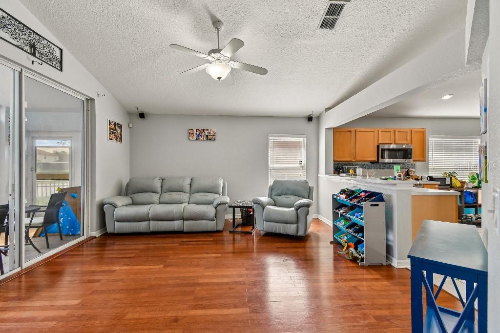 CEDAR GLEN OF ALOMA WOODS - Residential
