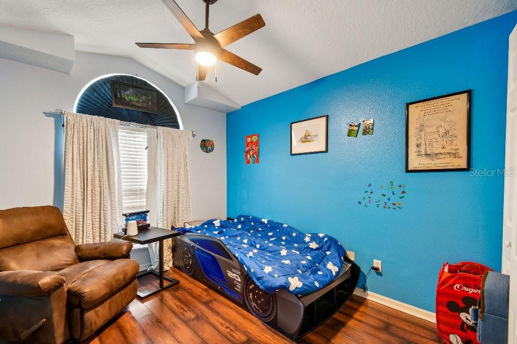 CEDAR GLEN OF ALOMA WOODS - Residential
