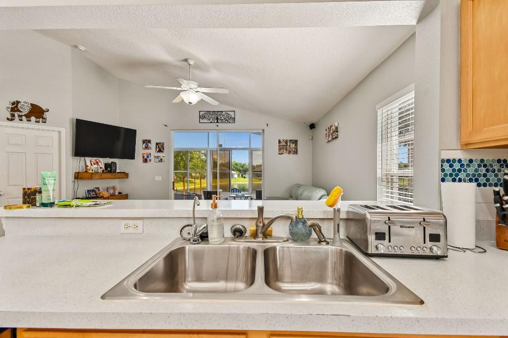 CEDAR GLEN OF ALOMA WOODS - Residential