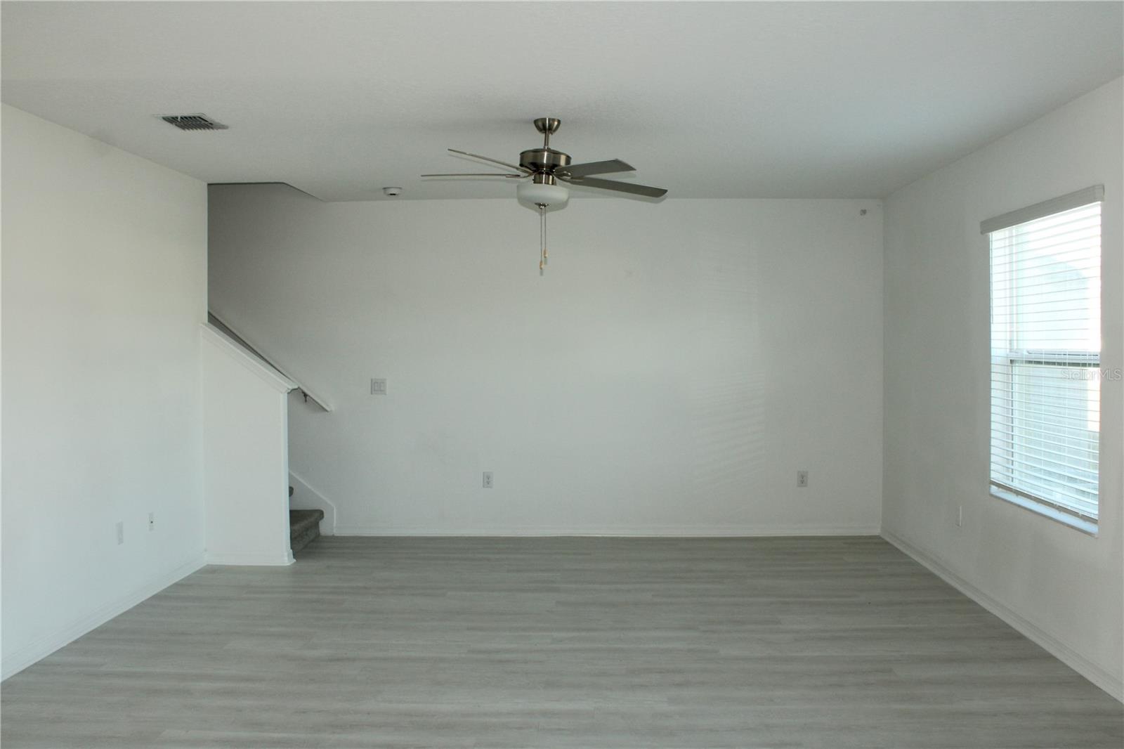 PRAVELA - Residential Lease