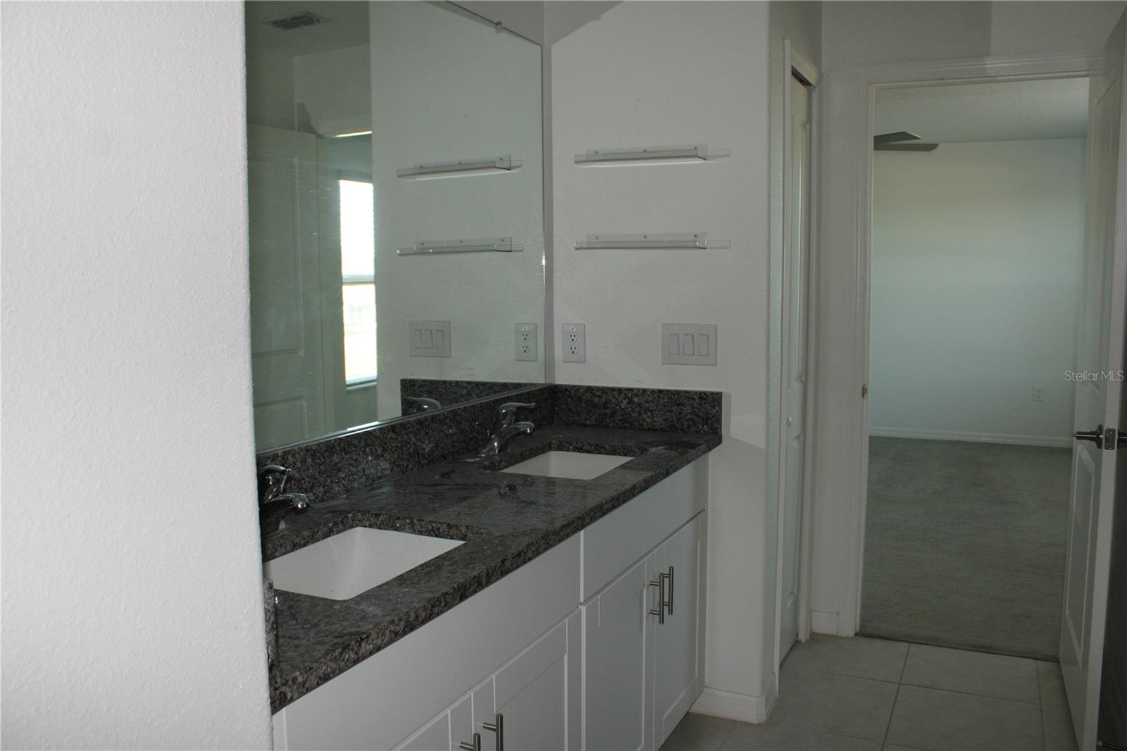 PRAVELA - Residential Lease