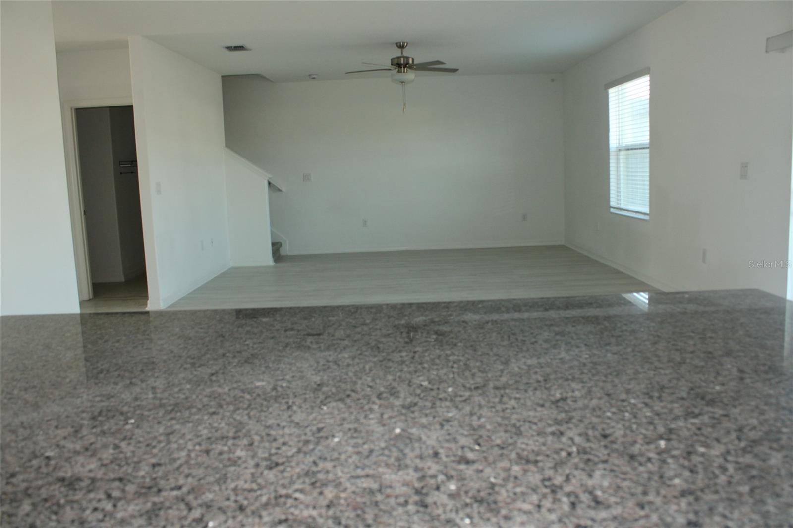 PRAVELA - Residential Lease