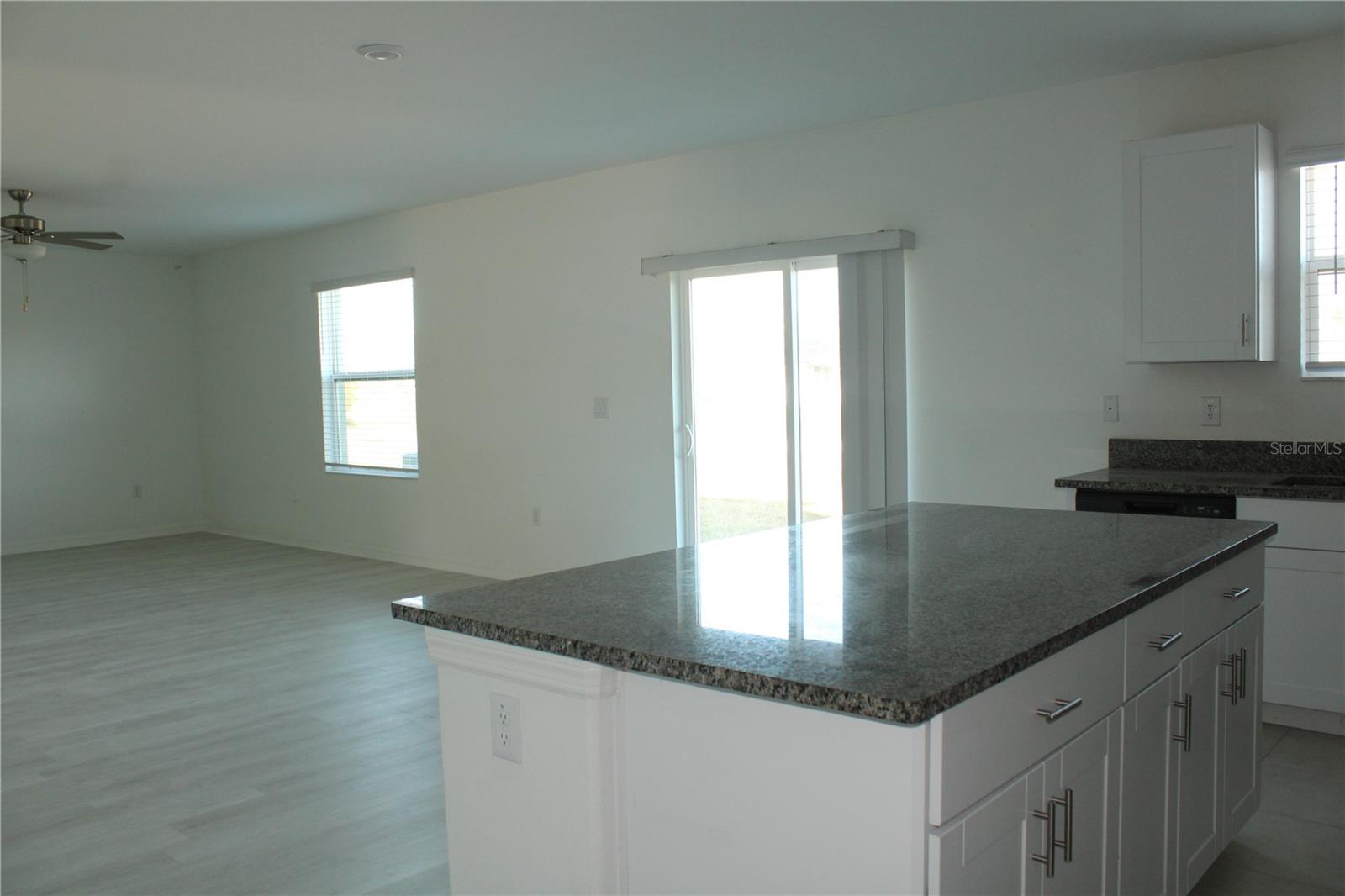 PRAVELA - Residential Lease