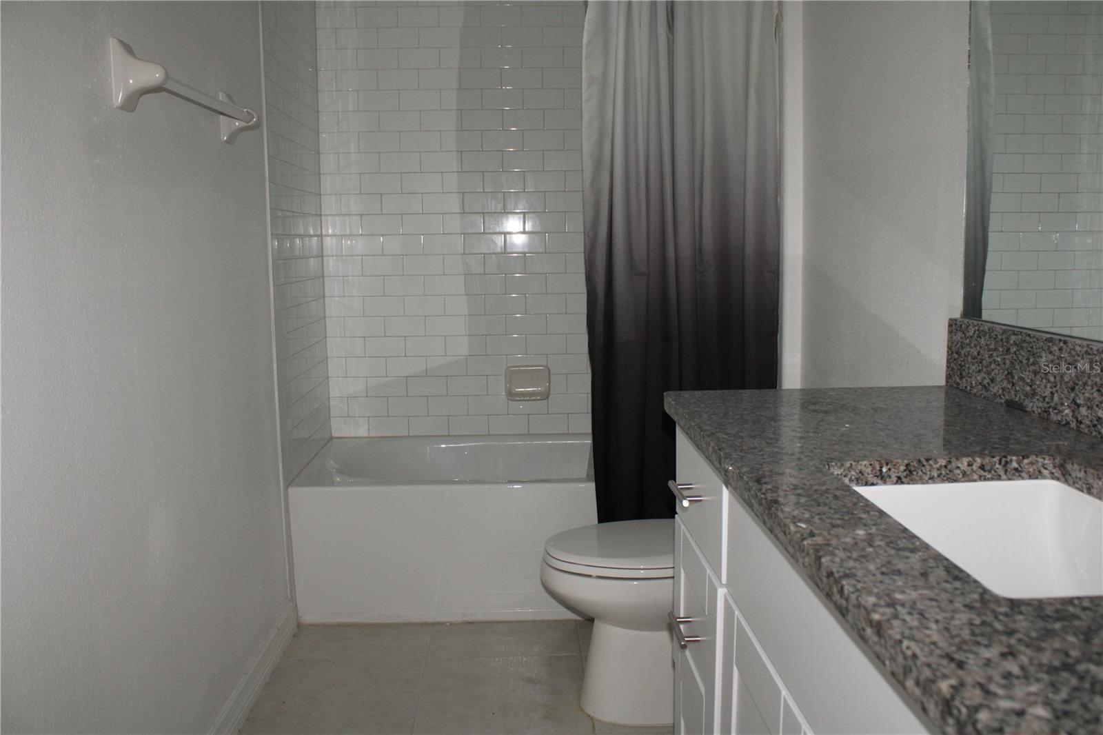 PRAVELA - Residential Lease