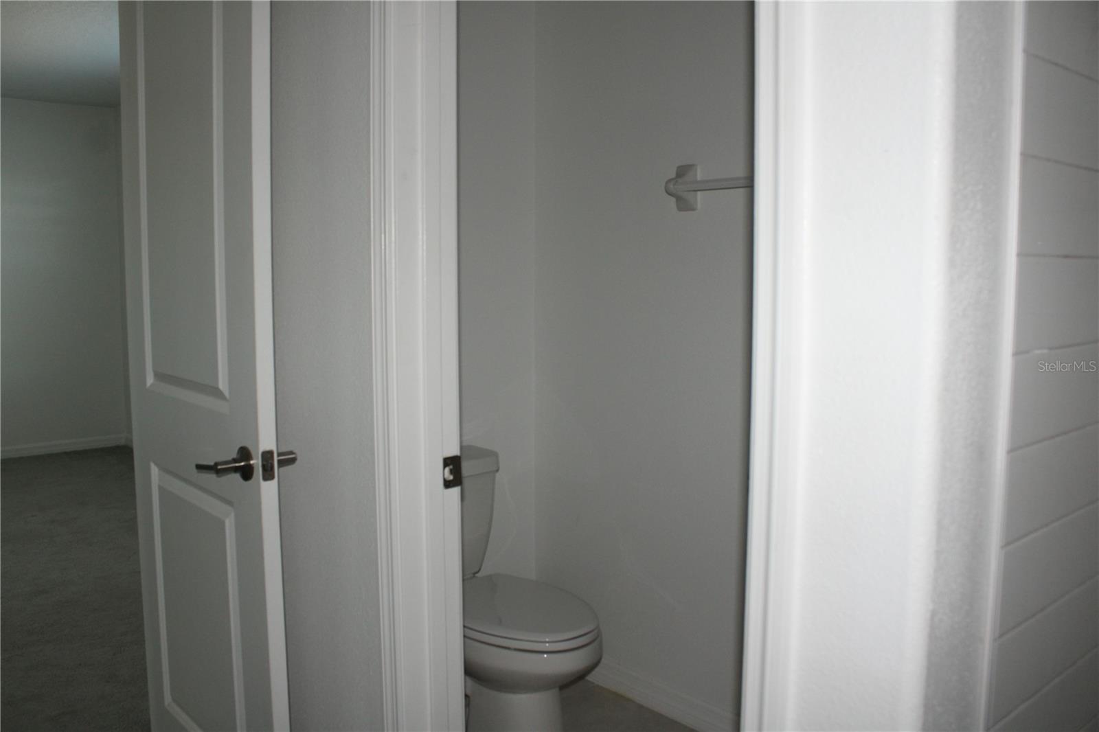 PRAVELA - Residential Lease