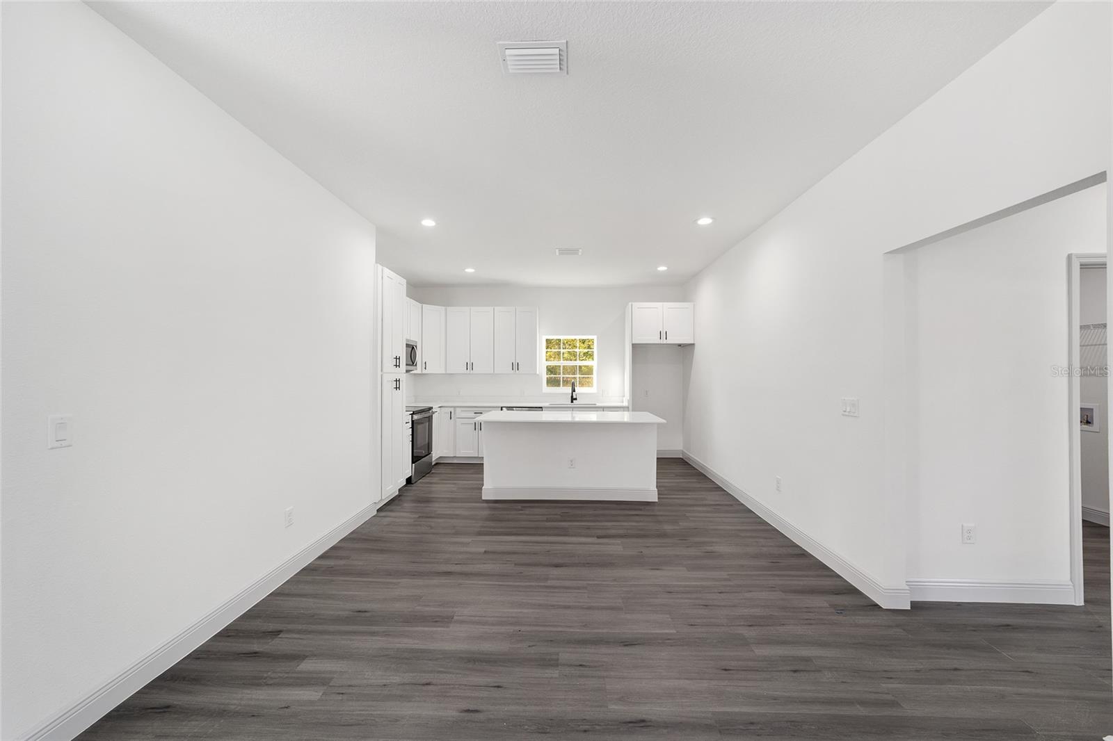 WILLISTON HYLNDS GOLF & C CLUB ESTATE - Residential Lease
