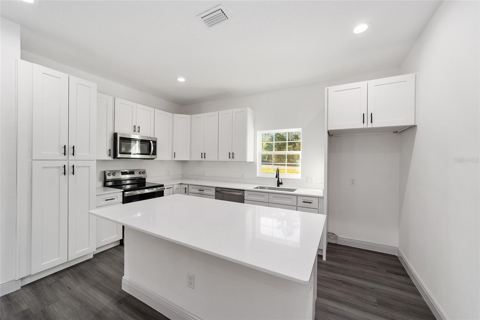 WILLISTON HYLNDS GOLF & C CLUB ESTATE - Residential Lease
