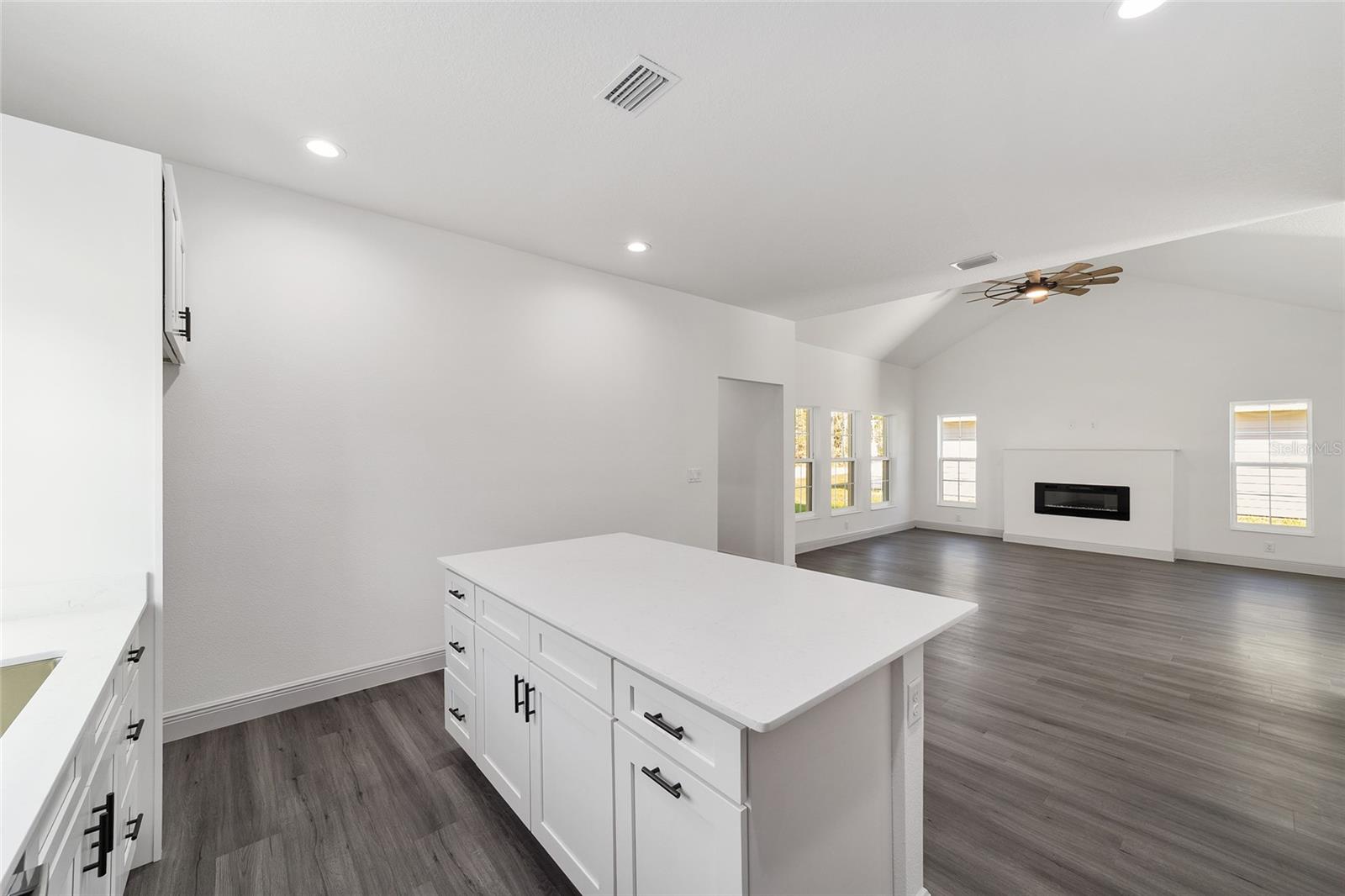 WILLISTON HYLNDS GOLF & C CLUB ESTATE - Residential Lease