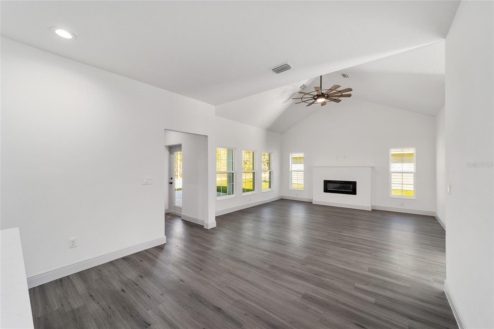 WILLISTON HYLNDS GOLF & C CLUB ESTATE - Residential Lease