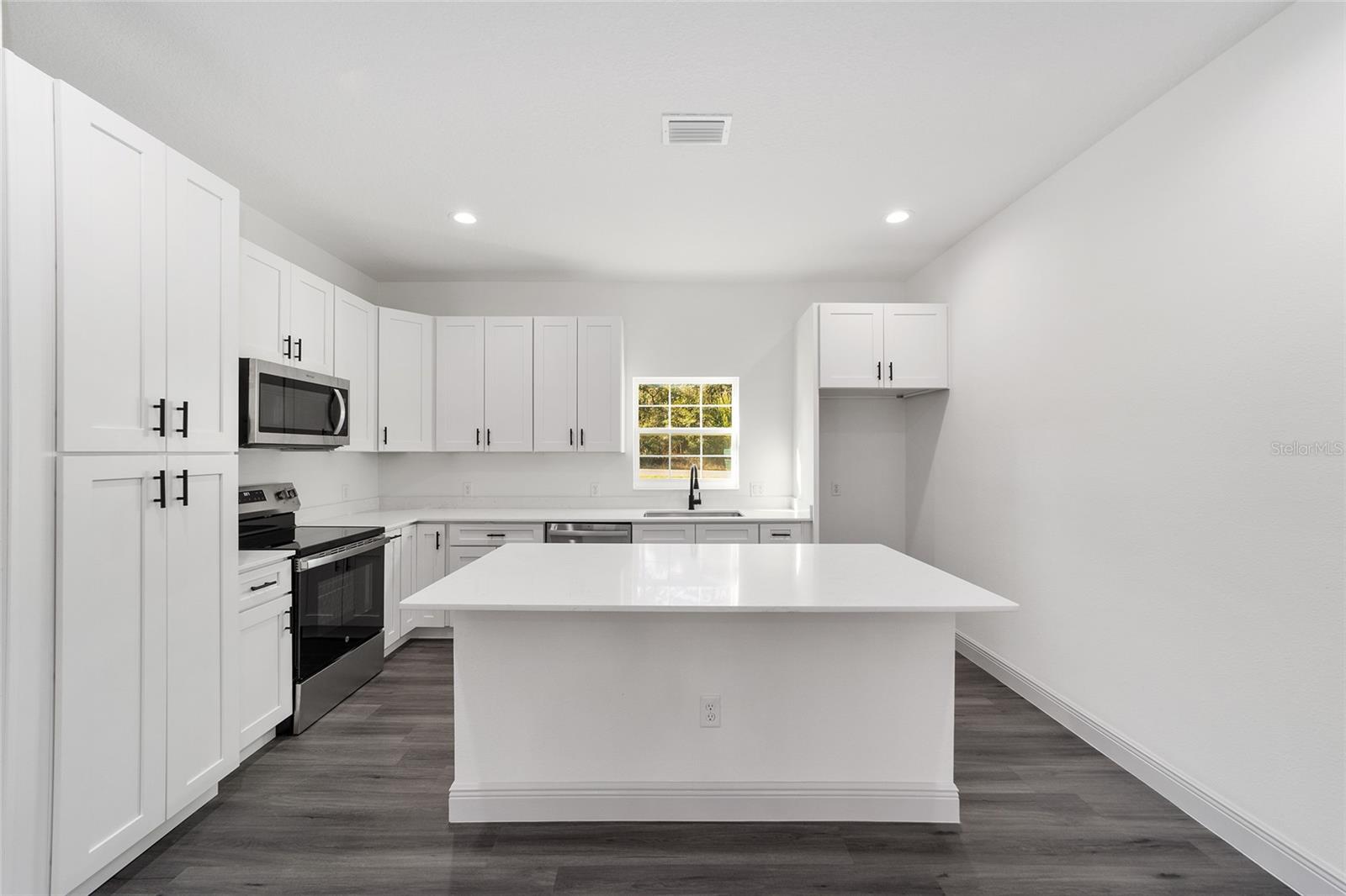 WILLISTON HYLNDS GOLF & C CLUB ESTATE - Residential Lease