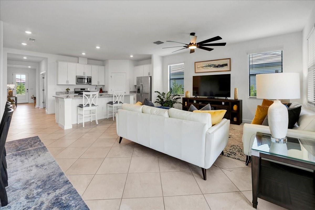 LORRAINE LAKES - Residential Lease